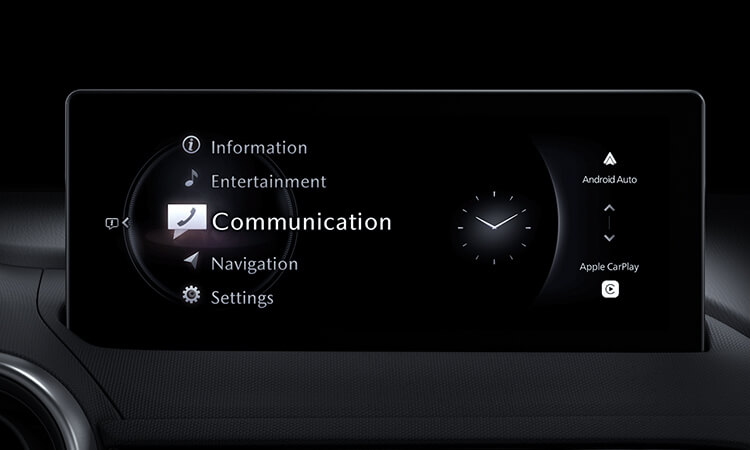 Gros plan de l’écran central numérique avec « Communication » sélectionné dans le menu. 